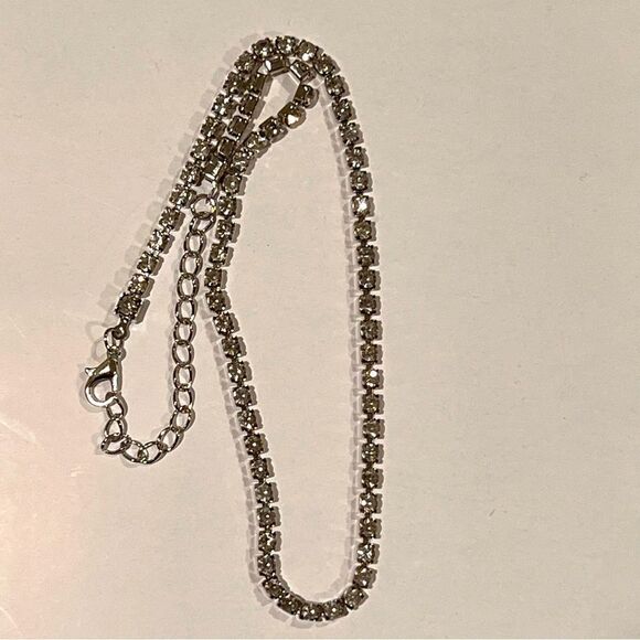 Elegant Silver Necklace - Picture 1 of 1